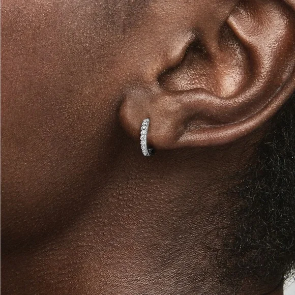 NWT pandora sparkling huggie hoop earrings in silver - Picture 1 of 9